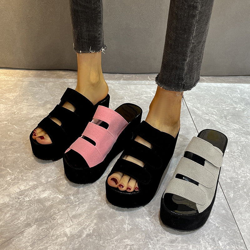 Damen Wedge-Pantoletten mit breiten Riemen und komfortablem Fußbett R&B