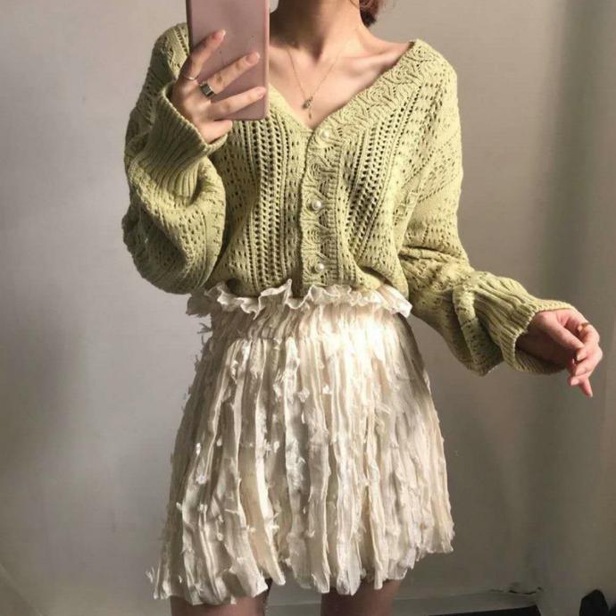 Damen Grobstrickpullover mit modischem V-Ausschnitt und Knopfdetails R&B