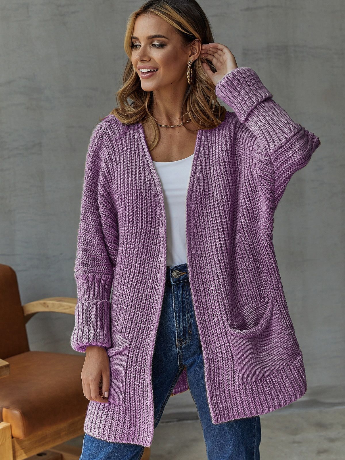 Damen Strickjacke mit tiefem V-Ausschnitt und praktischen Taschen R&B