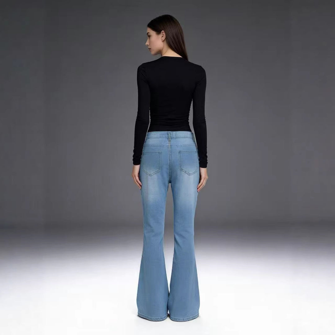 Damen Schlagjeans mit bunten Knopfdetails und hohem Bund R&B