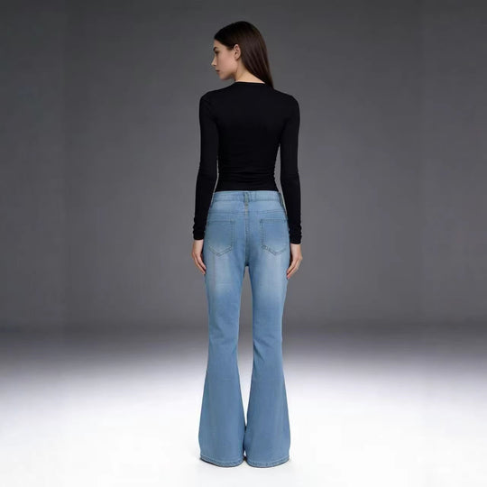 Damen Schlagjeans mit bunten Knopfdetails und hohem Bund R&B