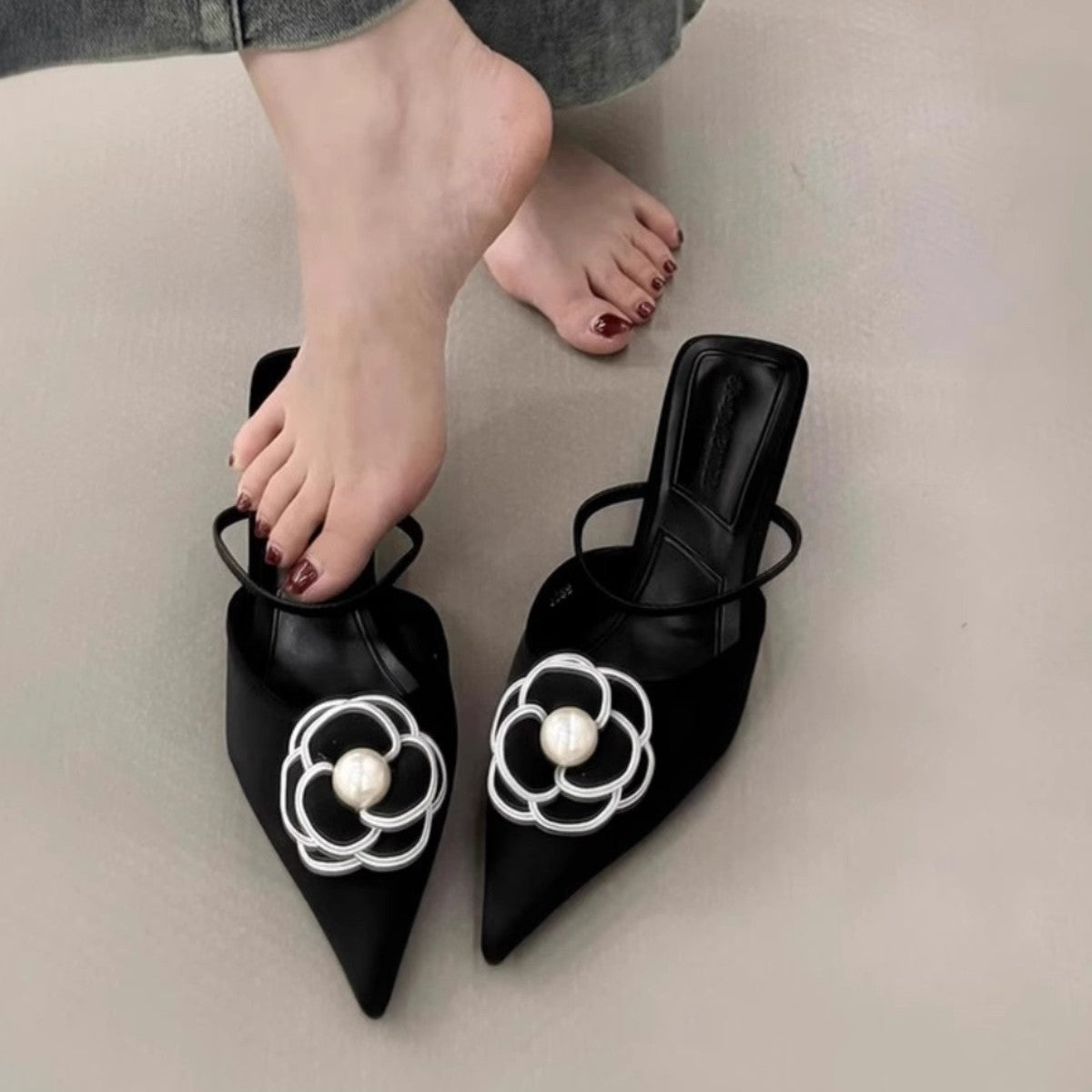 Damen Slingback Mules mit floralem Design und Perlenakzent R&B