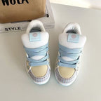 Damen Sneaker mit verspieltem Design und atmungsaktiver Obermaterialkombination R&B