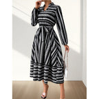 Damen Maxikleid mit modernem geometrischem Muster und schönem Taillengürtel R&B