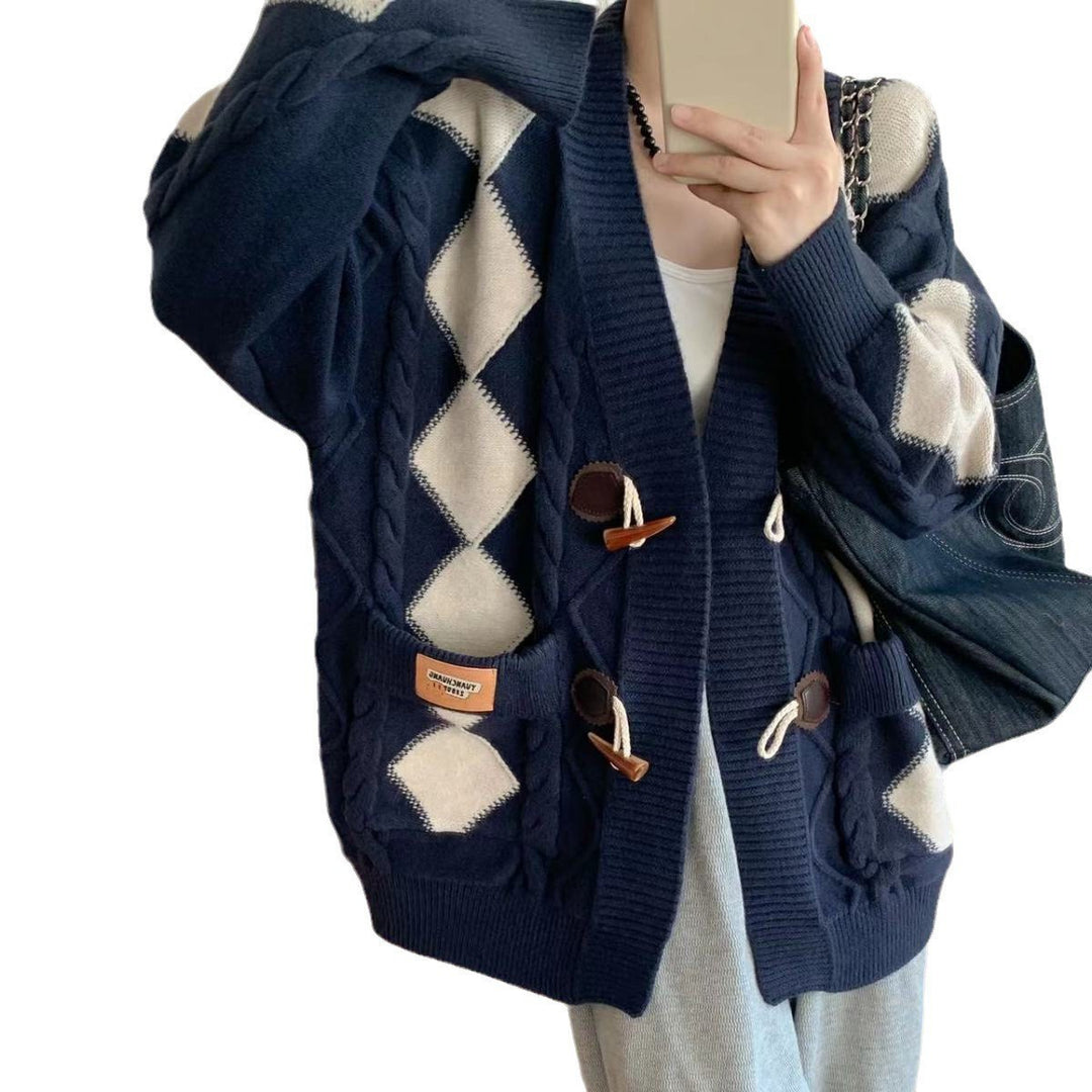 Damen Grob gestrickter Cardigan mit romantischem Rautenmuster und dekorativen Holzknöpfen R&B