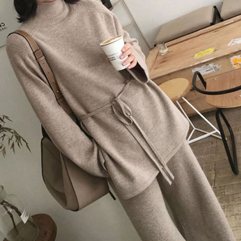 Damen Gemütliches Strickensemble mit Taillengürtel und hohem Kragen
