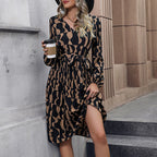 Damen Midikleid mit voluminösem Rock und eleganter Taillierung