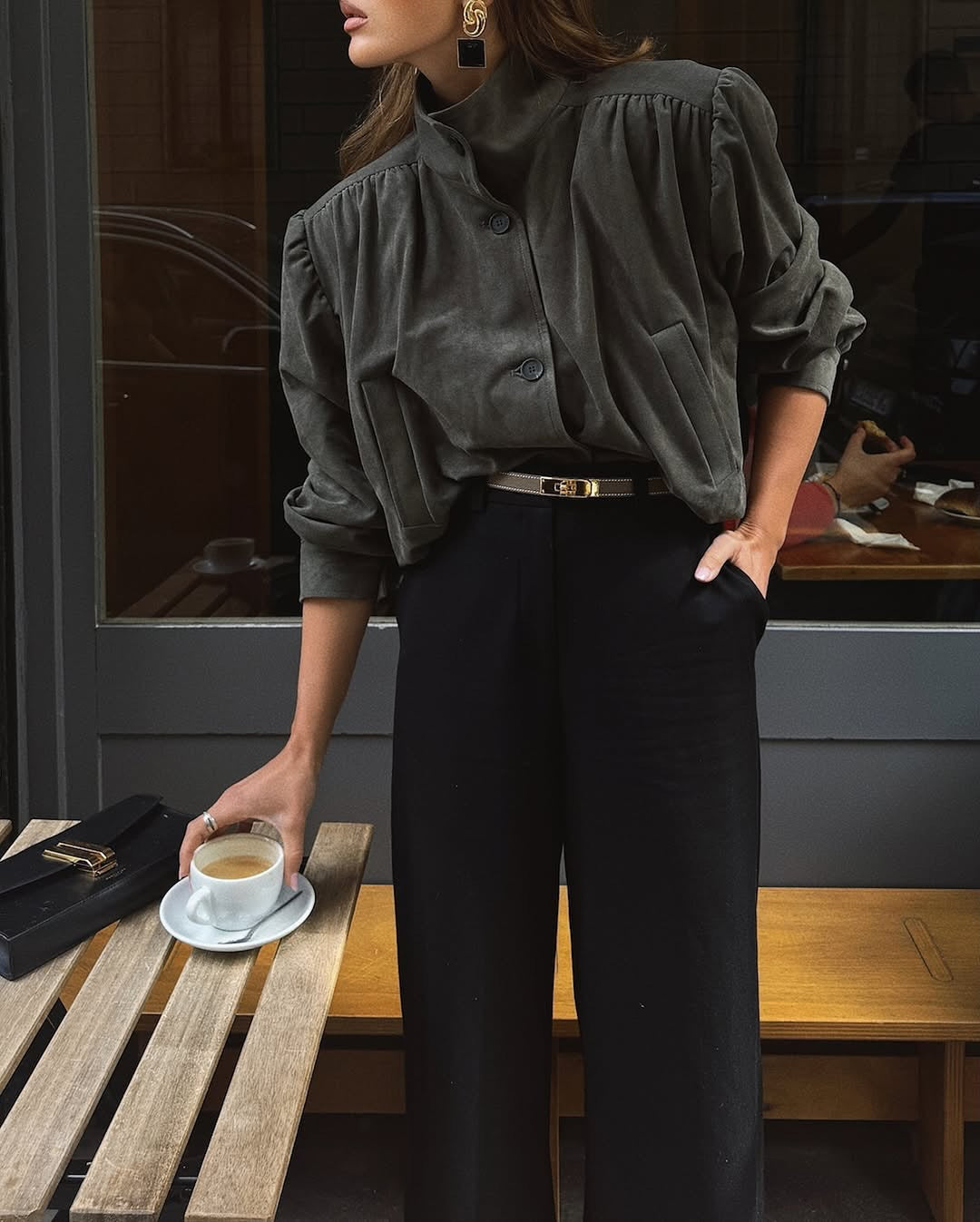Damen Oversized Bluse mit schickem Plissee-Design und eleganten Knopfdetails R&B