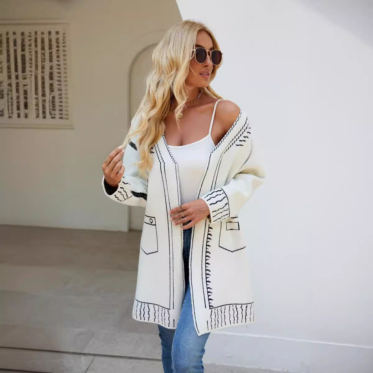 Damen Langarm Cardigan mit grafischem Design und praktischen Taschen