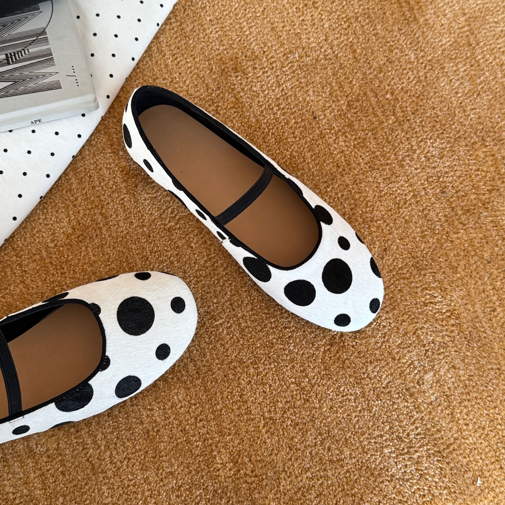 Damen Ballerinas mit illustriertem Punktmuster und elastischem Riemchen R&B
