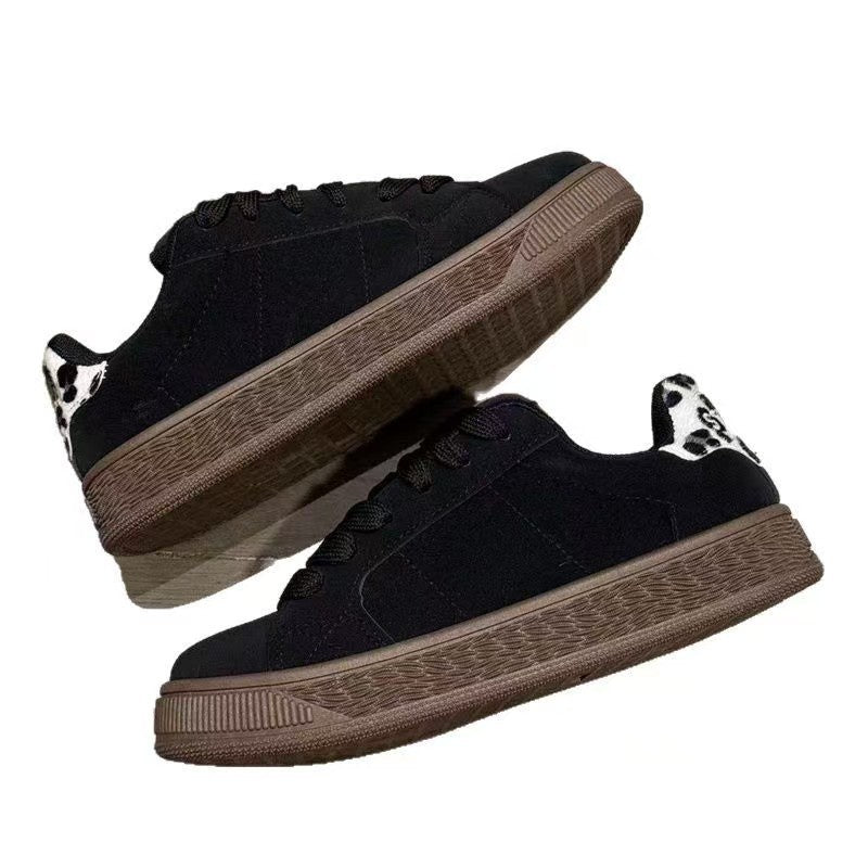 Damen Sneakers mit innovativem Schnürsystem und samtiger Oberflächenstruktur R&B