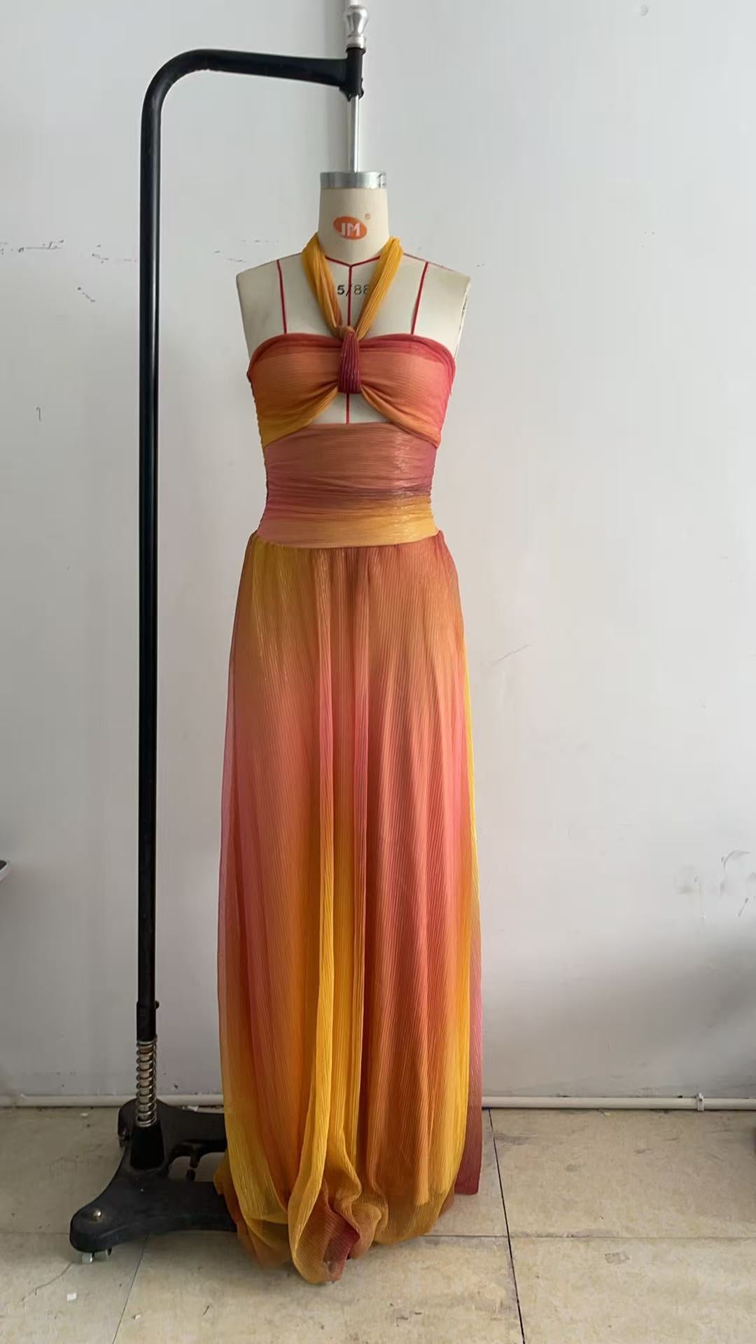 Damen schickes Maxikleid mit geflochtenem Oberteil und fließendem Rock R&B