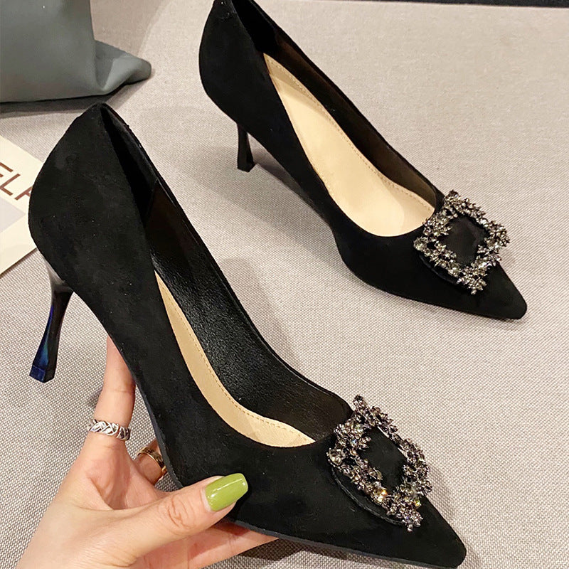 Damen stilvolle Pumps mit funkelndem Broschendetail R&B