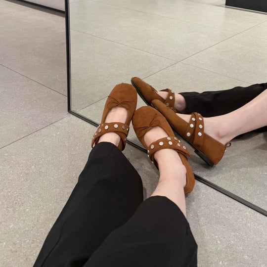 Damen Ballerinas aus weichem Veloursleder mit modischem Riemendesign und stilvollen Druckknöpfen R&B