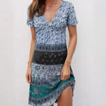 Damen Kurzarmkleid mit modischem V-Ausschnitt und kreativem Muster R&B