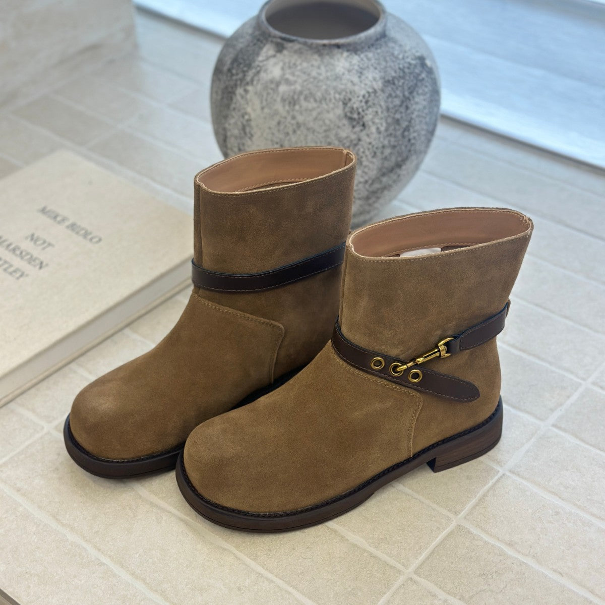 Damen elegante Chelsea Boots mit modischen Schnallen und hochwertiger Wildlederoberfläche R&B