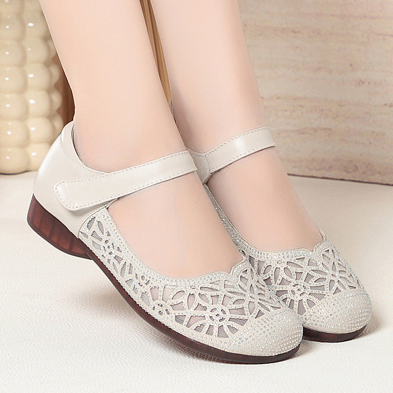 Damen Elegante Ballerinas mit filigranem Blumenmuster und verstellbarem Riemen R&B