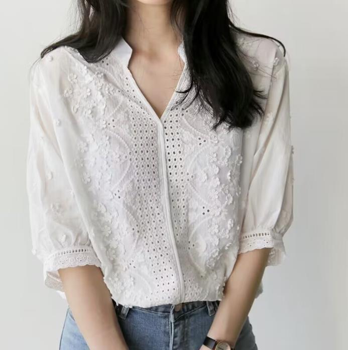 Damen Bluse mit gesticktem Detail und Knopfleiste R&B