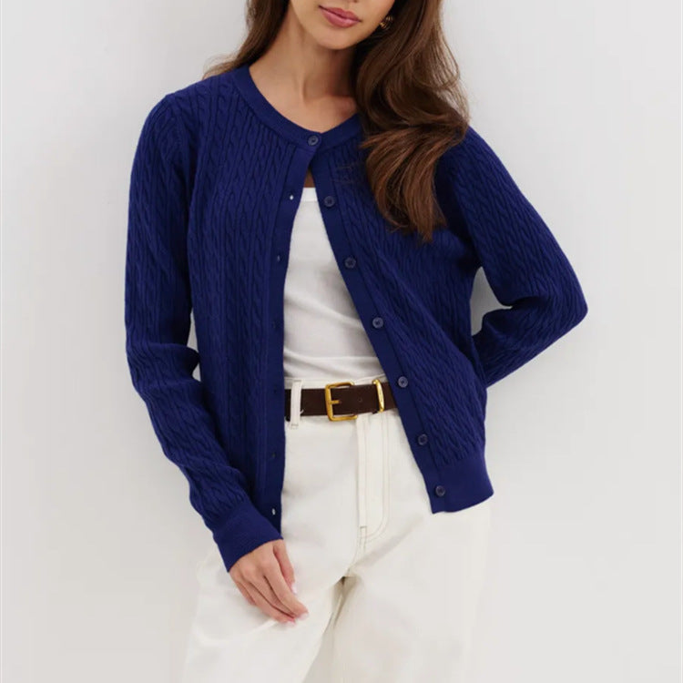 Damen Strickjacke mit feinem Zopfmuster und modischen Knöpfen R&B
