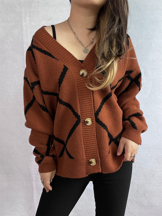 Damen Strickjacke mit modernem geometrischem Muster und hochwertigen Knopfdetails R&B