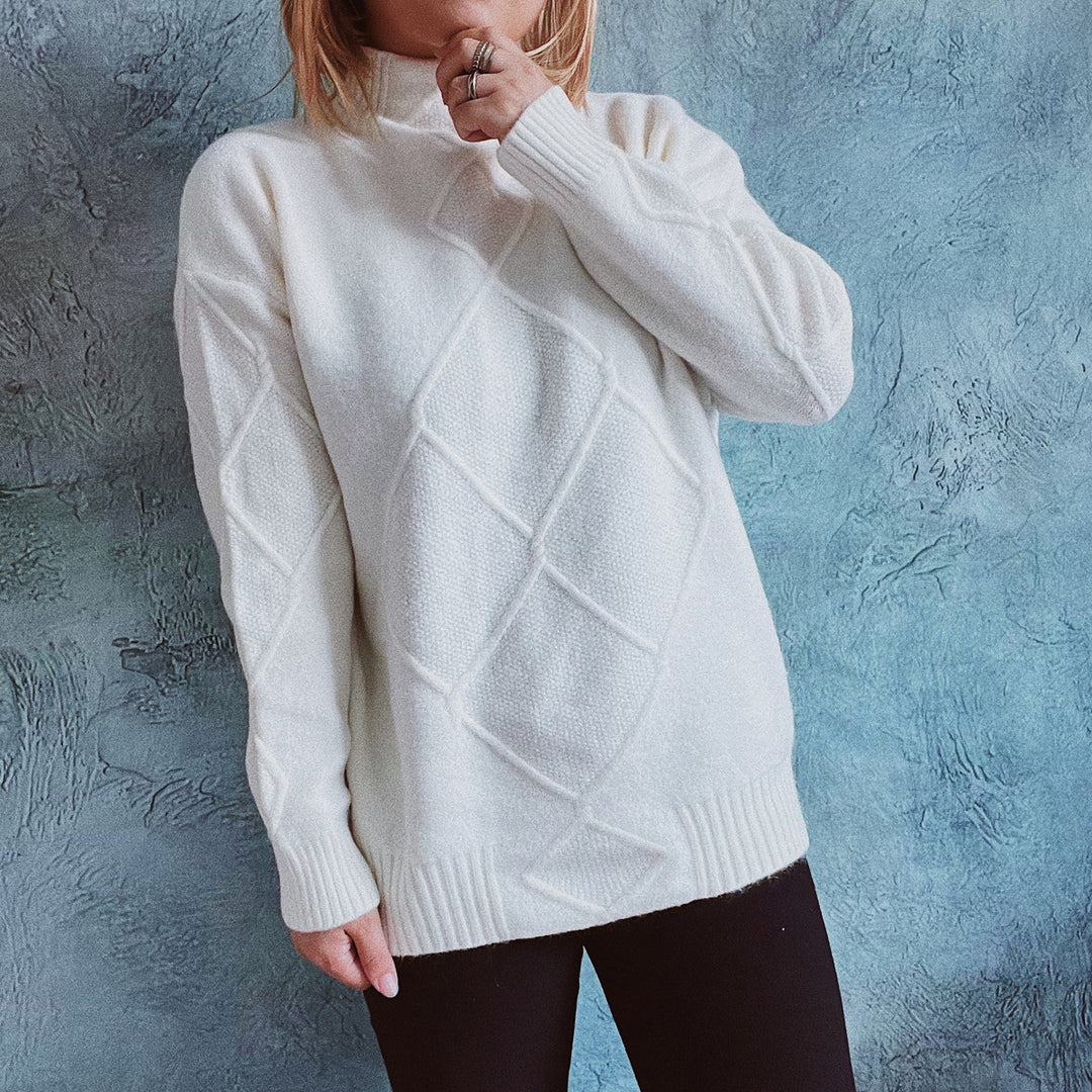 Damen Grobstrickpullover mit elegantem Rautenmuster und hohem Kragen R&B