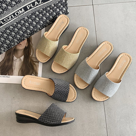 Damen nan Glitzerslipper mit breiter Riemenfront, offenem Zehenbereich, gepolstertem Komfortfußbett und leichtem Keilabsatz R&B