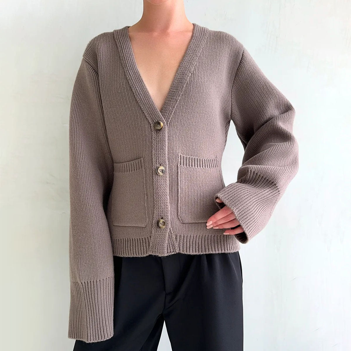 Damen Modische Strickjacke mit XL-Ärmeln und Taschen