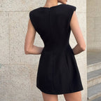 Damen Elegantes Kurzarm-Kleid mit Taillierung und V-Ausschnitt R&B