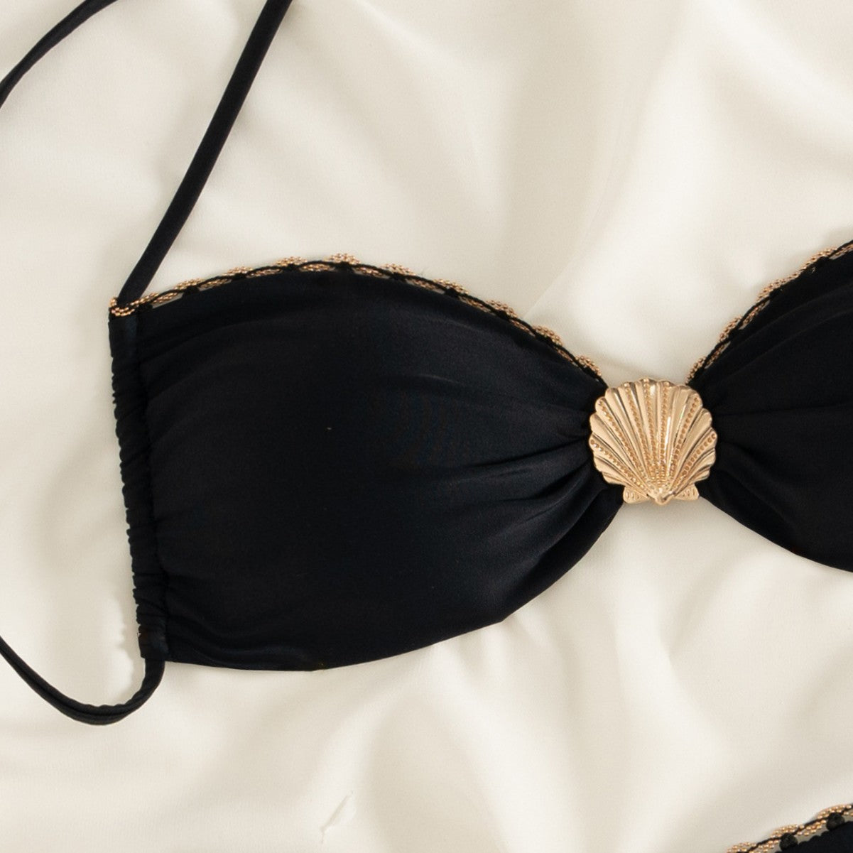 Damen Eleganter Bikini mit goldenen Akzenten R&B