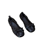 Damen Ballerina-Schuhe mit glänzender Oberfläche und verspieltem Rüschenrand