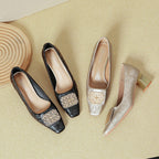 Damen elegante spitze Pumps mit funkelndem Schmuckdetail