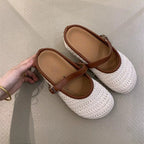 Damen elegante Clogs mit handgearbeitetem Strickmuster und verstellbarem Riemen