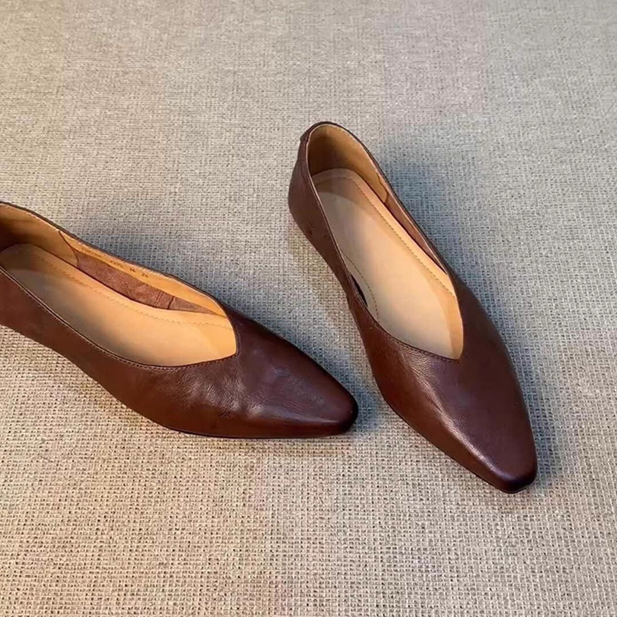 Damen spitze Slipper mit eleganter V-Ausschnittform R&B