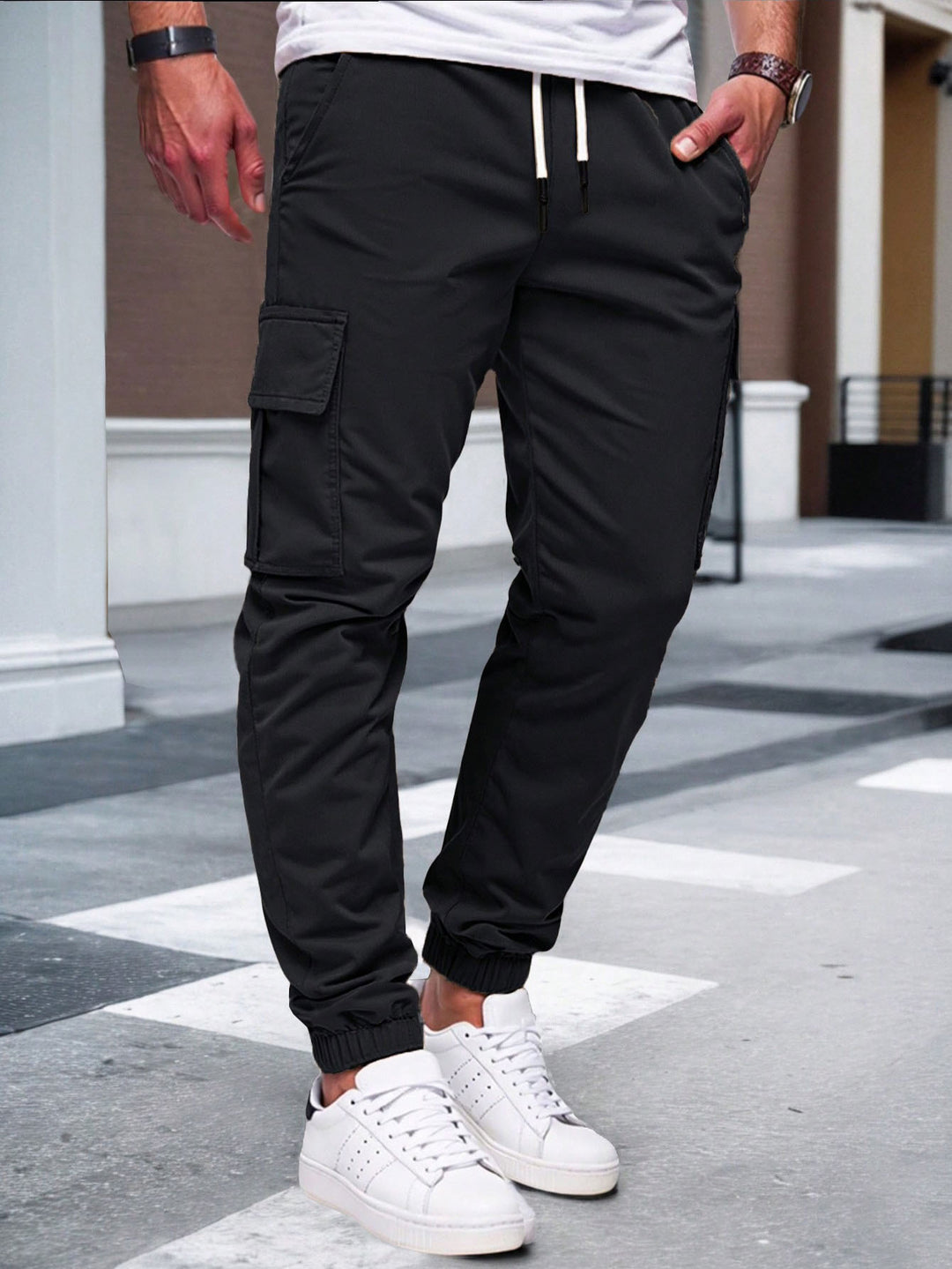 Herren nan tapered Freizeit-Cargohose mit aufgesetzten Klapptaschen, Tunnelzugbund und elastischen Beinabschlüssen R&B