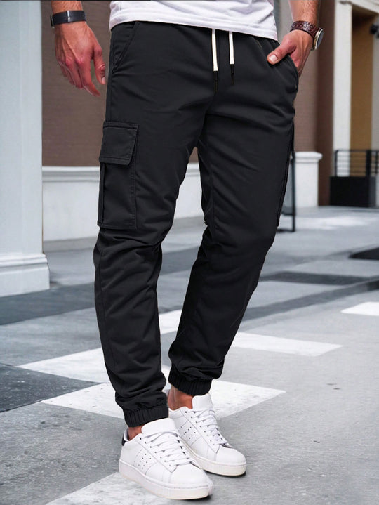 Herren nan tapered Freizeit-Cargohose mit aufgesetzten Klapptaschen, Tunnelzugbund und elastischen Beinabschlüssen R&B
