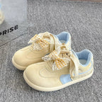 Damen Sneaker mit detailverliR&Btem Rüschen-Design und süßen Schleifen von R&B