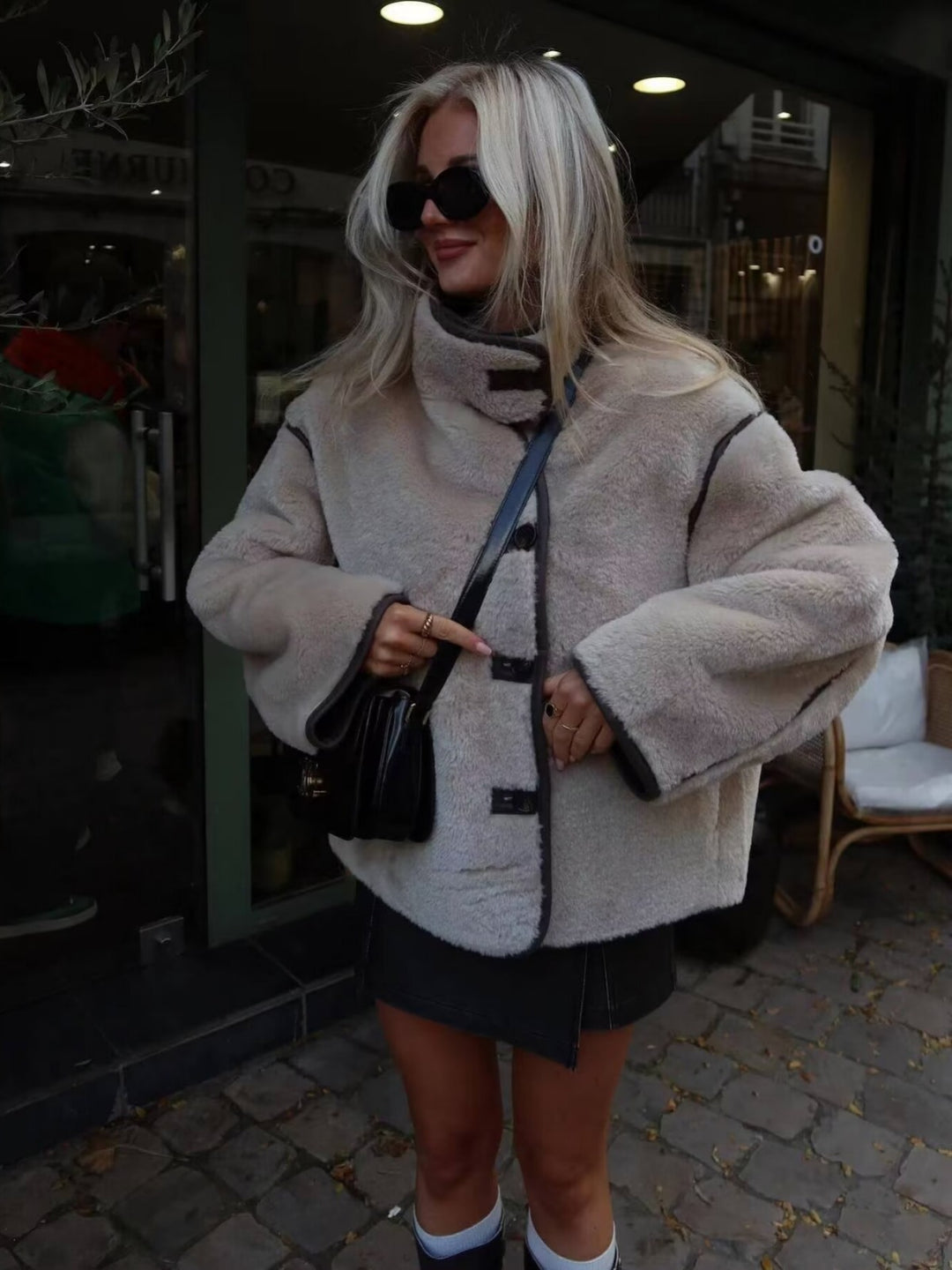 Damen Teddyfelljacke mit stylischem Stehkragen und praktischen Taschen R&B