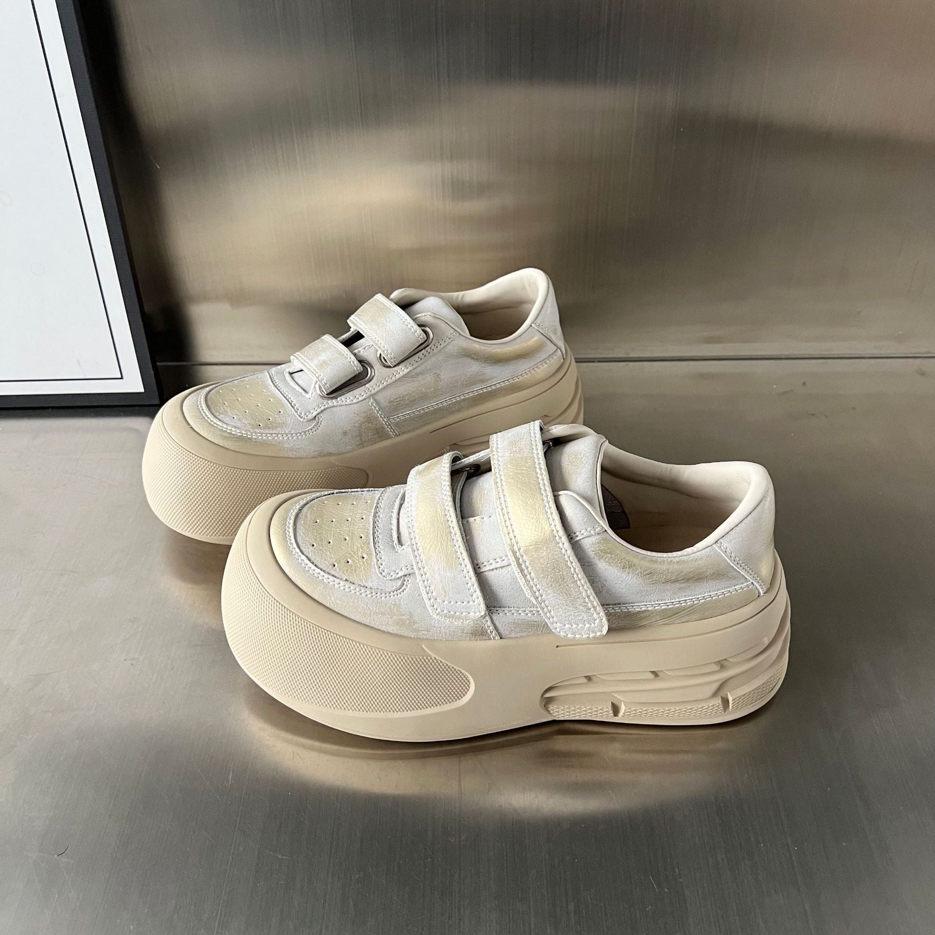 Damen Sportliche Sneakers mit verstellbarem Klettverschluss und luftiger Silhouette R&B