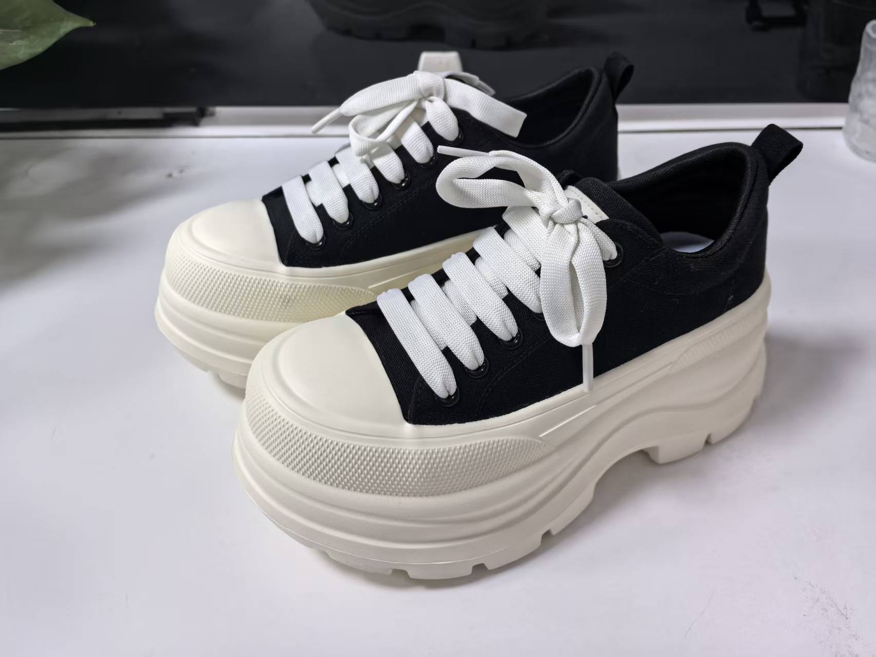 Damen Plattform Sneakers mit Urbanem Design und Bequemer Dämpfung