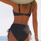 Damen-Bikini mit vorteilhaftem Push-Up-Effekt und seitlichen Knoten