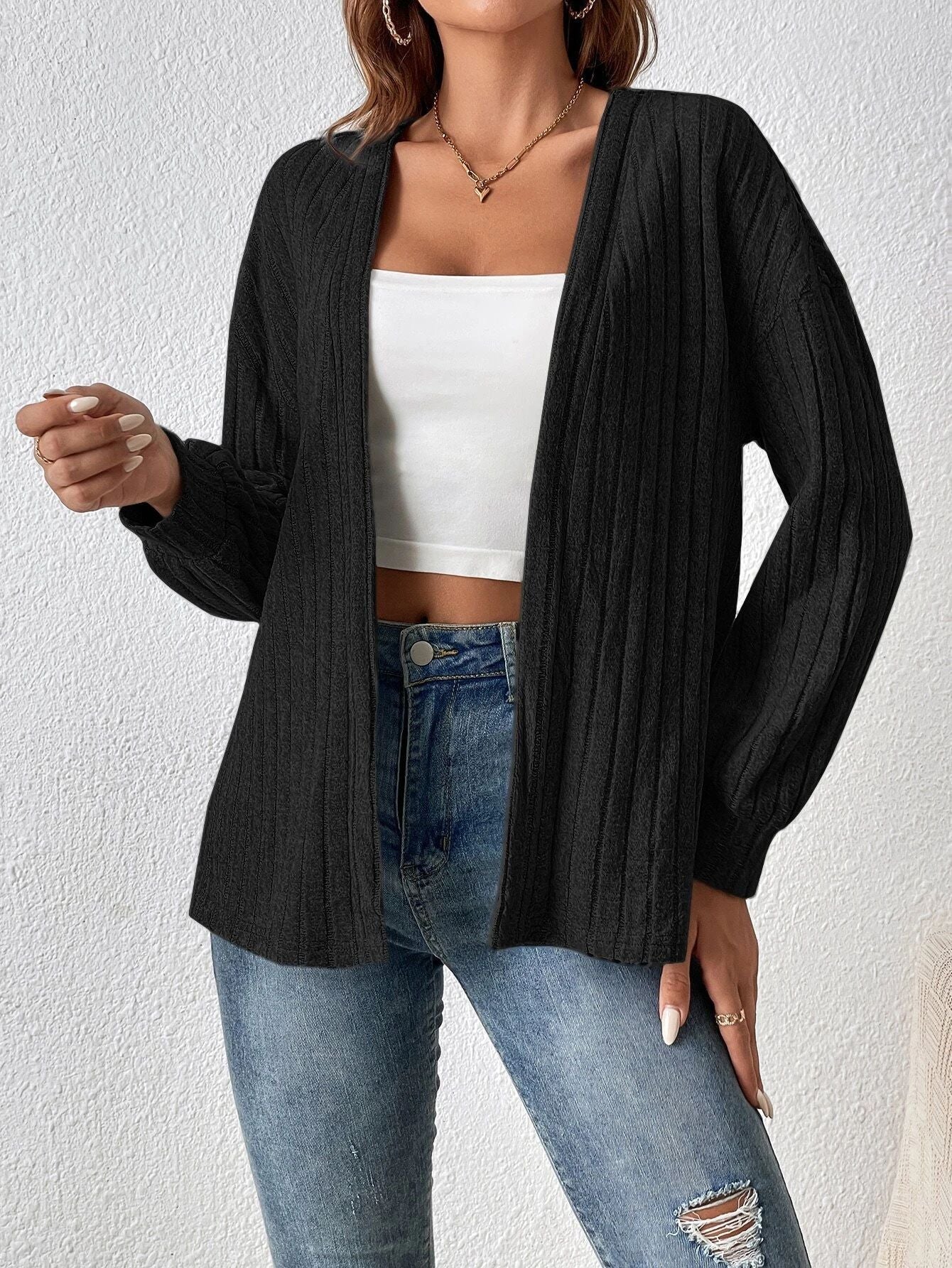 Damen Strickjacke mit tiefem V-Ausschnitt und strukturierter Rippoptik R&B