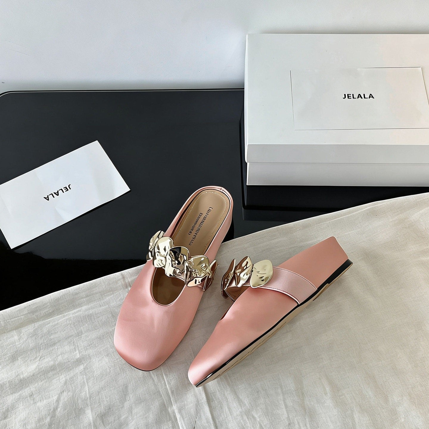 Damen elegante Slipper mit glänzender Applikation R&B