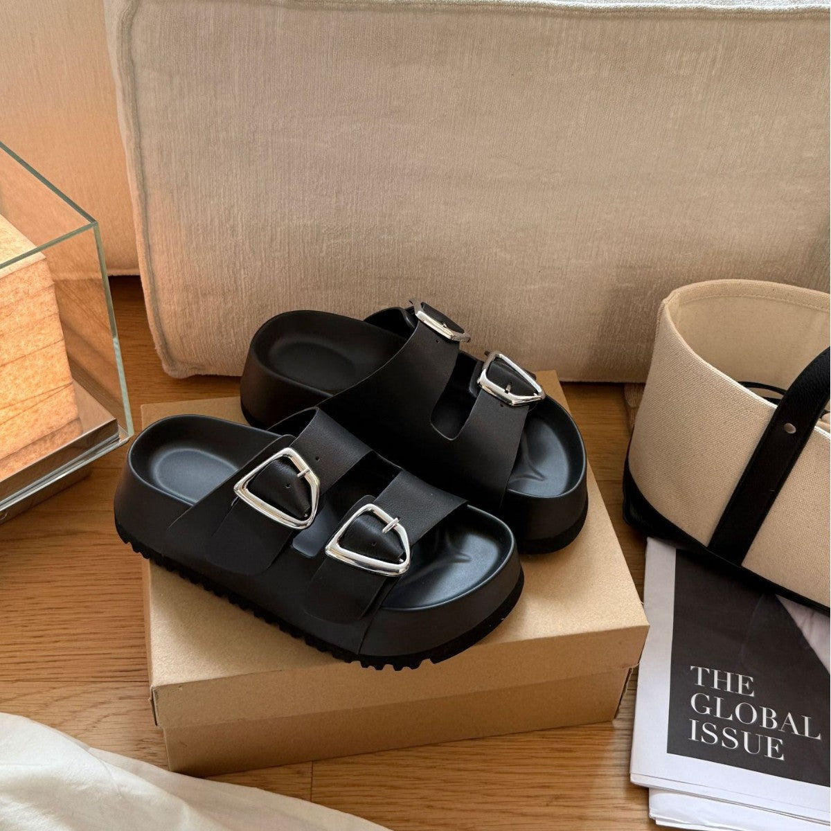Damen modische Flip-Flops mit verstellbaren Schnallen und rutschfester Sohle