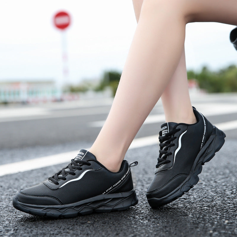 Damen nan urbaner Kunstleder-Sneaker mit gepolstertem Fersenkragen, stoßdämpfender Leichtsohle und Fersenlasche R&B