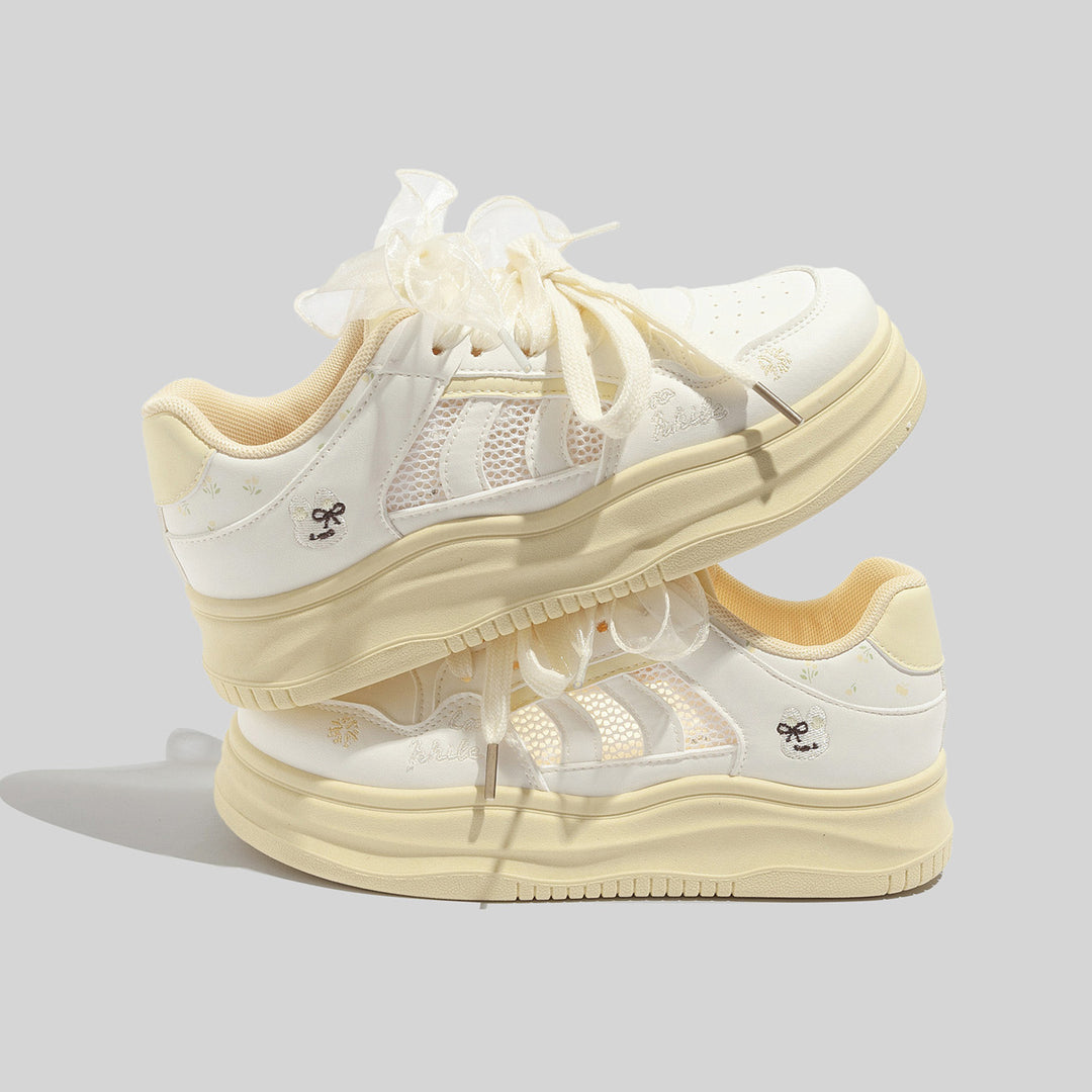 Damen Sportliche Sneaker mit dekorativen Details und atmungsaktiven Netz-Einsätzen R&B