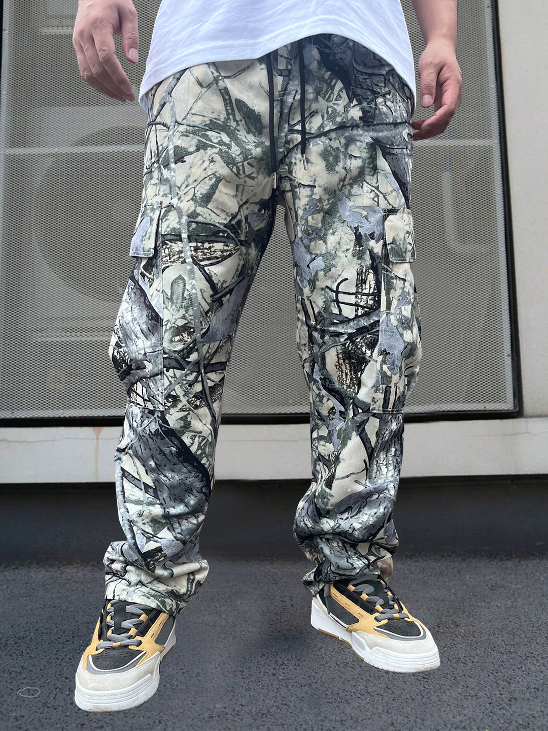 Herren Cargo-Hose im modernen Camouflage-Design mit elastischem Bund und mehreren Taschen R&B