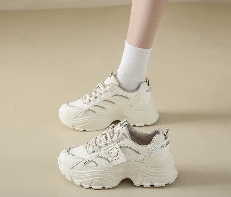 Damen Sportliche Chunky Sneakers mit atmungsaktiver Sohle und eleganten Designelementen R&B