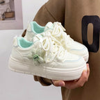 Damen Sneakers mit floralem Anhänger und komfortabler Sohle