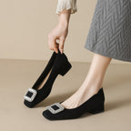 Damen elegante Pumps mit funkelndem Schmuckdetail