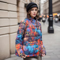 Damen gesteppte Winterjacke mit buntem Kunstdesign und praktischen Taschen